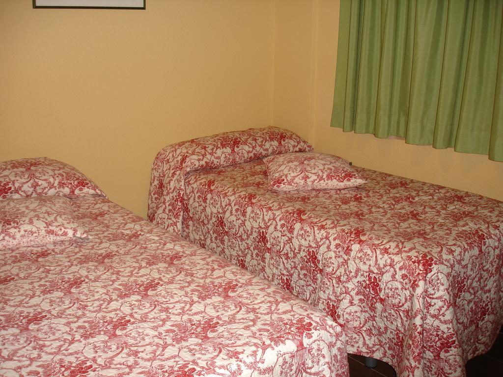 Hostal Puerta Bonita Vista Alegre Madryt Zewnętrze zdjęcie