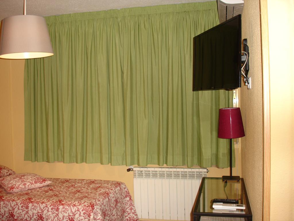 Hostal Puerta Bonita Vista Alegre Madryt Zewnętrze zdjęcie