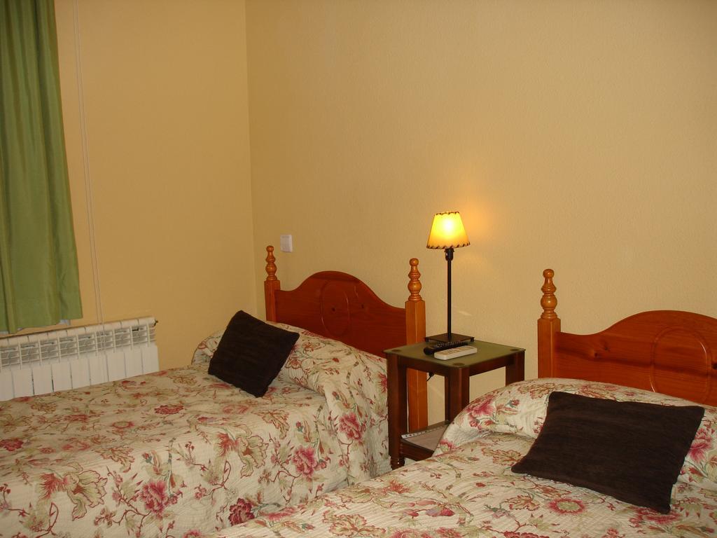 Hostal Puerta Bonita Vista Alegre Madryt Zewnętrze zdjęcie