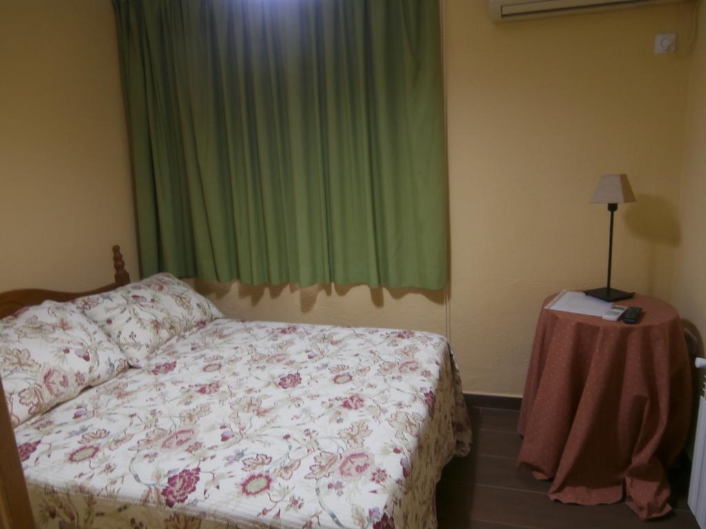 Hostal Puerta Bonita Vista Alegre Madryt Zewnętrze zdjęcie