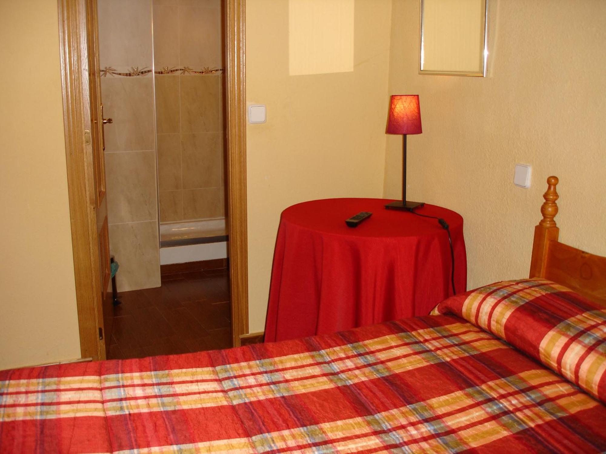 Hostal Puerta Bonita Vista Alegre Madryt Zewnętrze zdjęcie