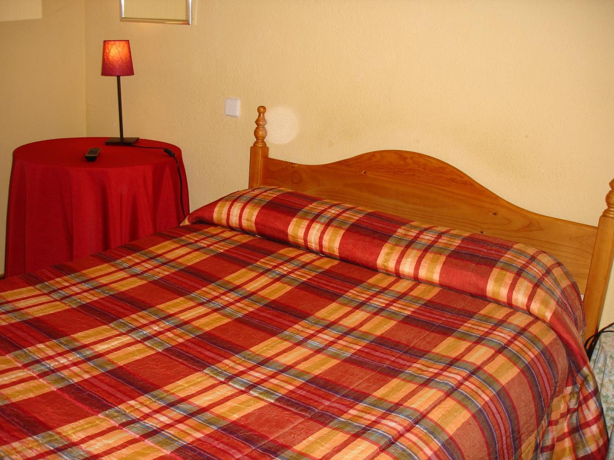 Hostal Puerta Bonita Vista Alegre Madryt Zewnętrze zdjęcie