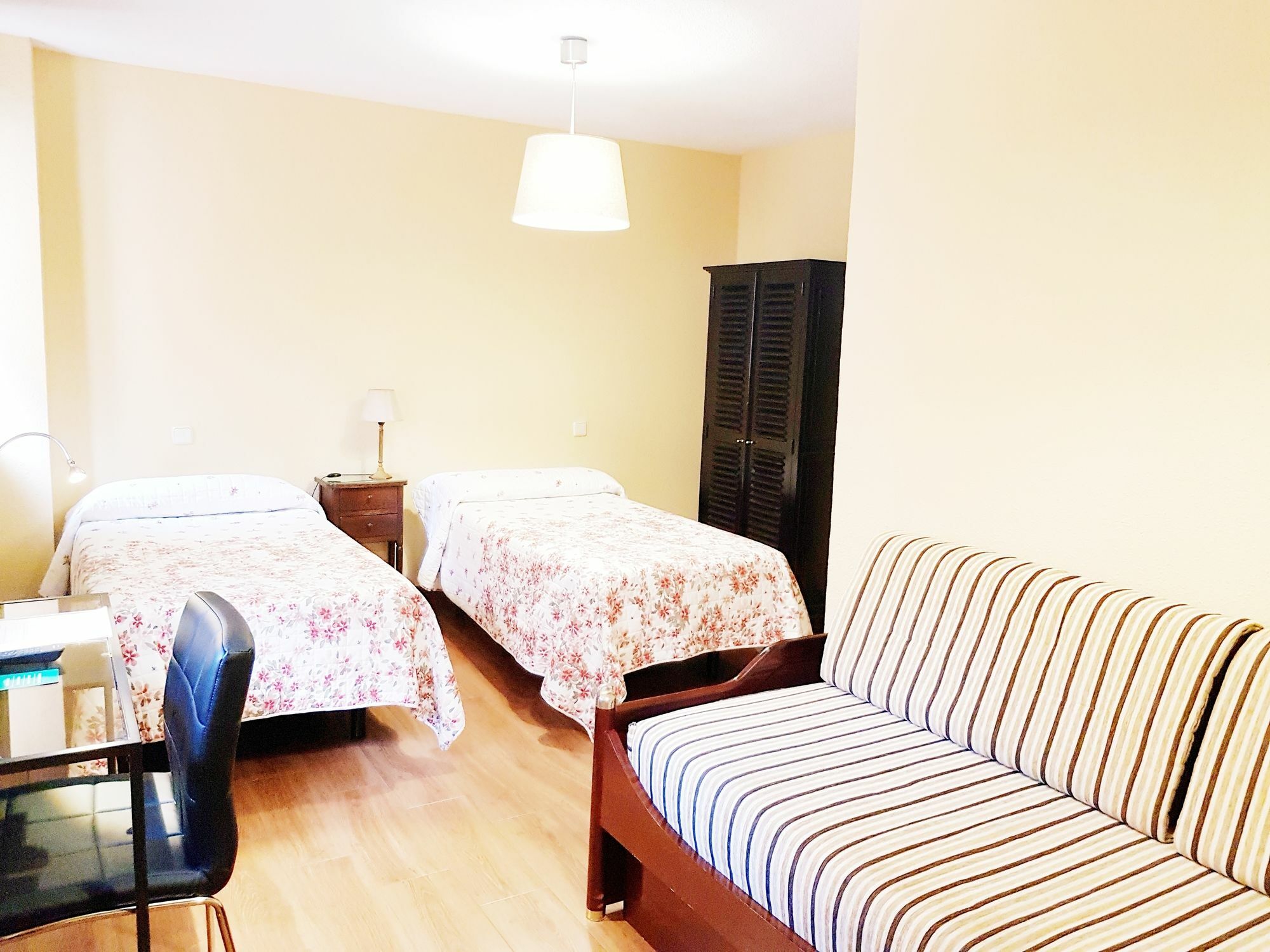 Hostal Puerta Bonita Vista Alegre Madryt Zewnętrze zdjęcie